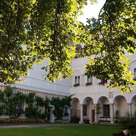Kloster Wernberg Hotell Exteriör bild