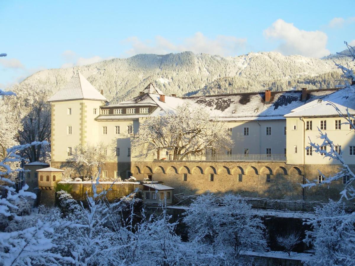 Kloster Wernberg Hotell Exteriör bild