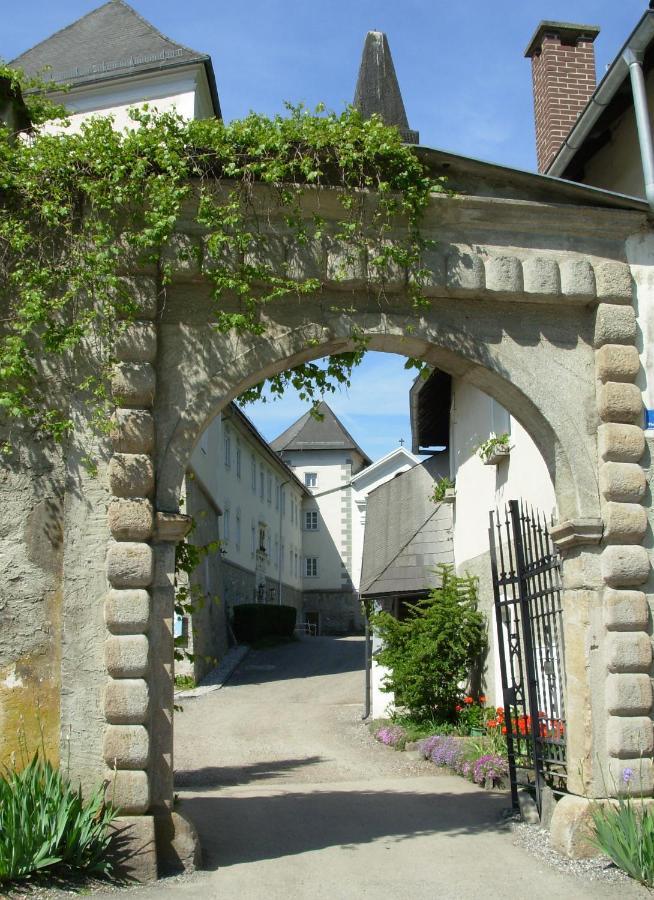 Kloster Wernberg Hotell Exteriör bild